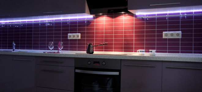 Éclairage de cuisine LED derrière le meuble : installation, fonctionnement