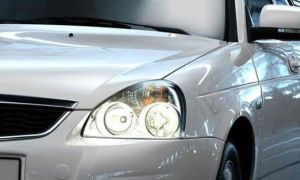 Smyana sur kasi et longues lignes lumineuses sur Priore - si nécessaire