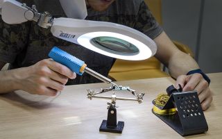 Loupe de table : pregled sur tippet et modelite