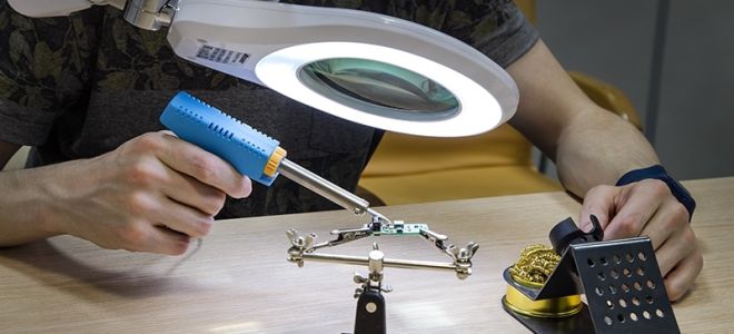 Loupe de table : pregled sur tippet et modelite