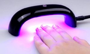 Lampe pour manucure : pour éclairer et sécher sur vernis