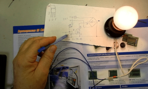 Allumez doucement la lampe à partir du bouton enfoncé (schémas, appareil)