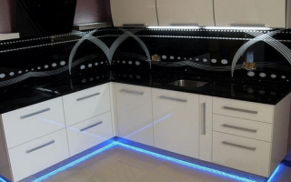 Options d'éclairage pour la cuisine: comment diriger la LED