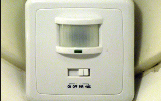 Pré-commutateur pour clarification ss capteur de mouvement : comment nous choisissons et agitons