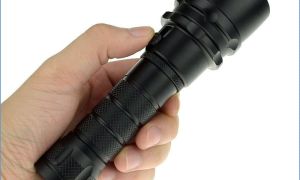 Fener pour le camping : gaz ou électricité, lequel choisir ?