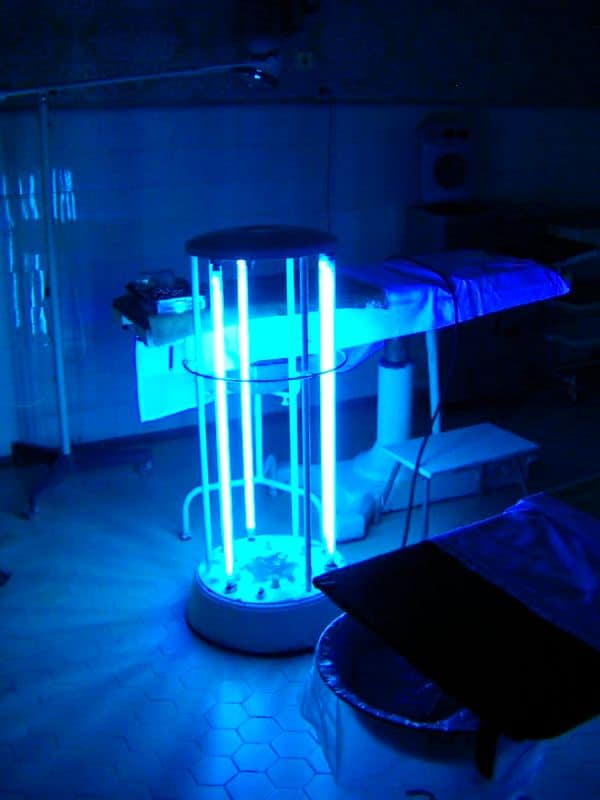 Lampe bactéricide au bloc opératoire