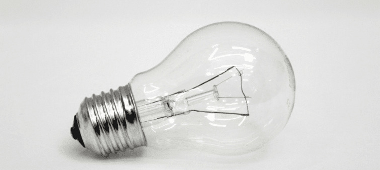 Lampe avec bouton poussoir