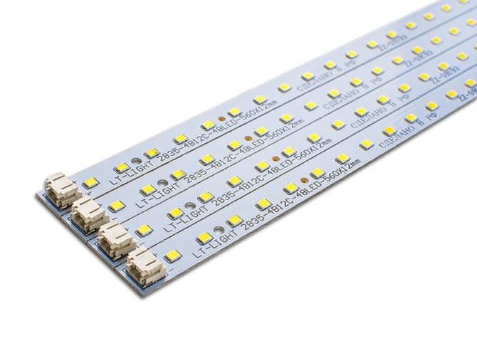 Les lignes LED d'Armstrong sont remplacées par des tubes fluorescents