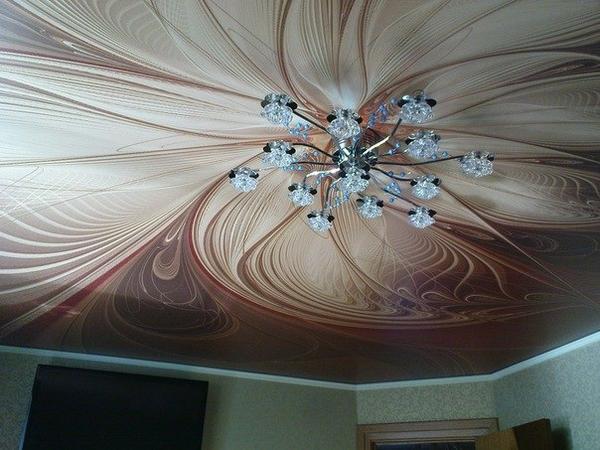 Sennitsi sur polylei à tavan