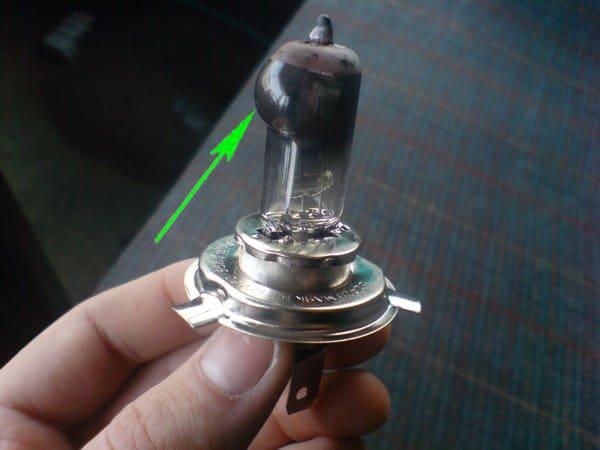 chauffé localement par une lampe halogène