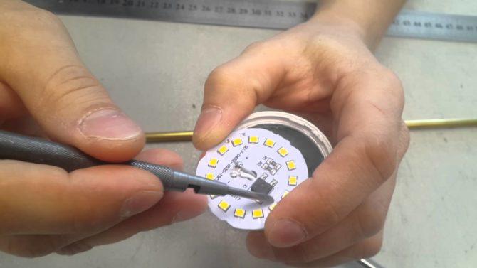 comment le tableau de bord est-il attaché à kum kutiyata