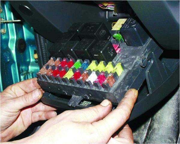 Razklonitelna kutiya VAZ 2110