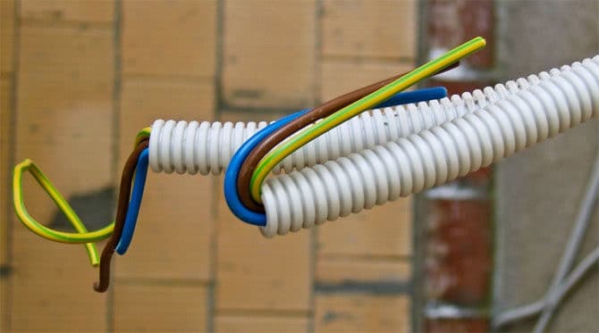 Okabelavan, gofriran rakav