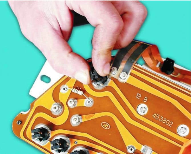 Izvadame lampata avec le nid