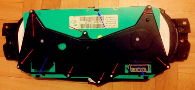 Razglobyavane sur le panneau de la Renault Logan