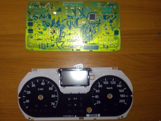 Panneau Razgloben Renault Logan