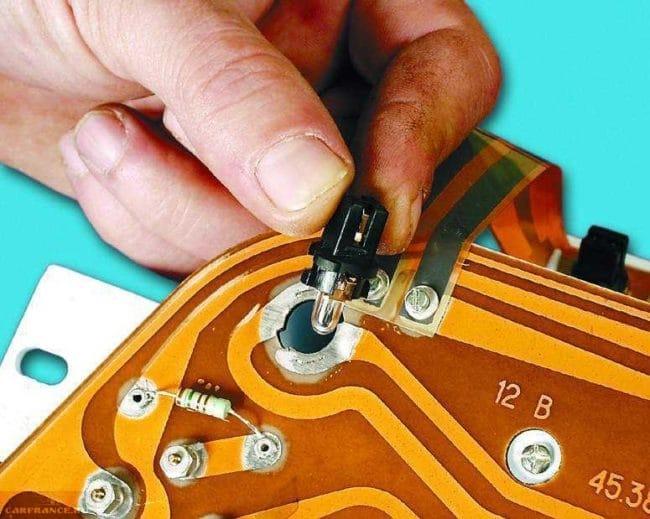 Démontage sur la roue pour l'éclairage VAZ 2114