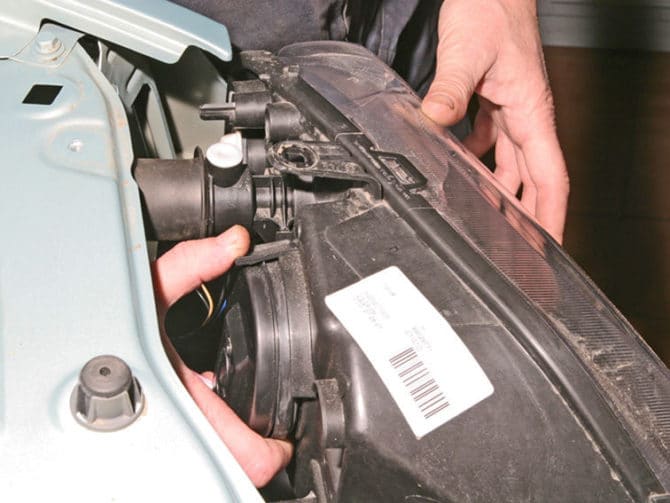 capot sur la trappe de lumière principale