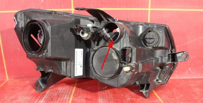 kapak sur la trappe sur la lumière de la page