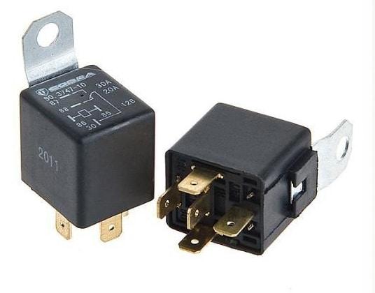 relais avec broche pour animaux de compagnie