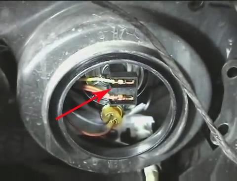 lampe pour kasi svetlini dans la trappe