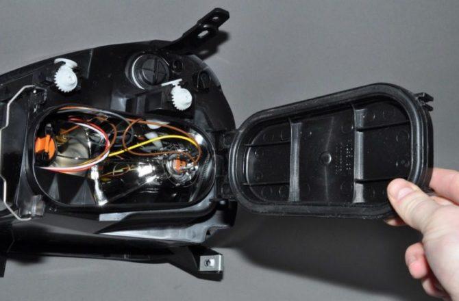 Predpazen kapak pour phare Priora