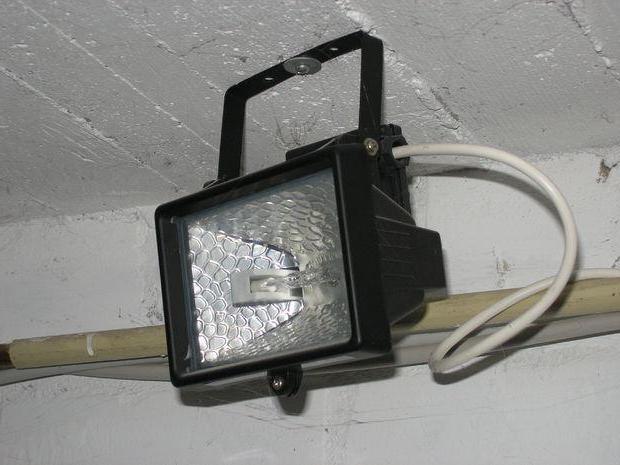 spots halogènes dans le garage