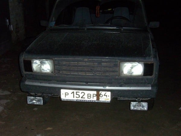 Montage sur le phare pour antibrouillard sur VAZ 2107 sous blindage