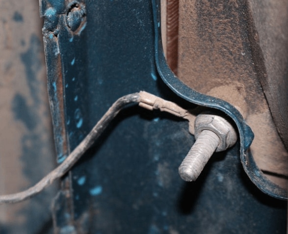 conducteur mis à la terre