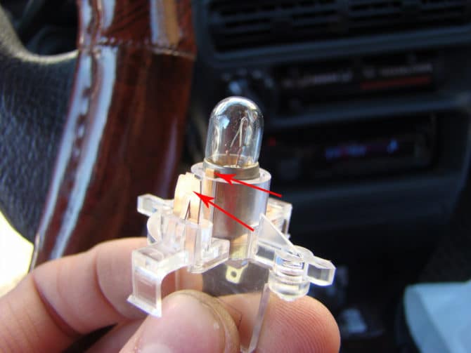 Contacts sur le fener sur le navigateur VAZ 2114