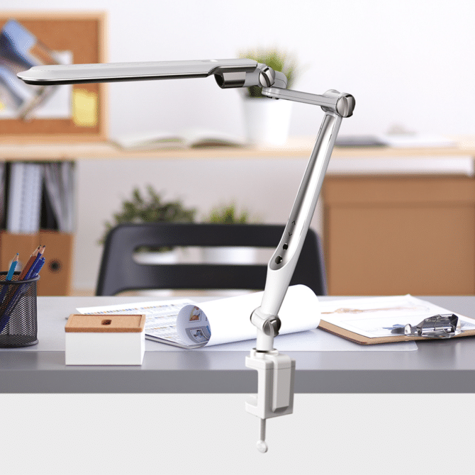 Lampe de table pratique