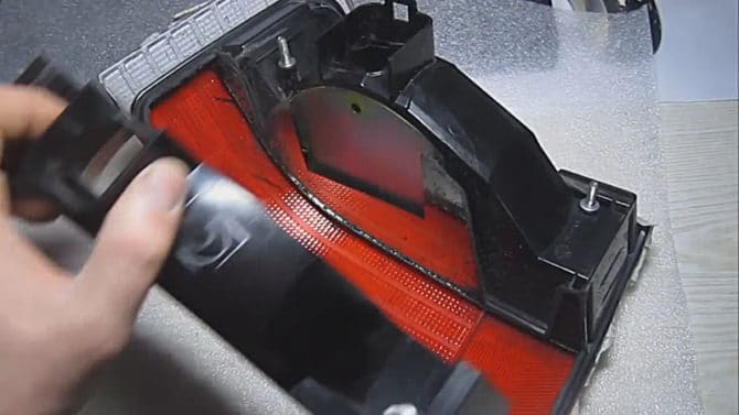 moitié du corps à la lampe arrière VAZ 2110