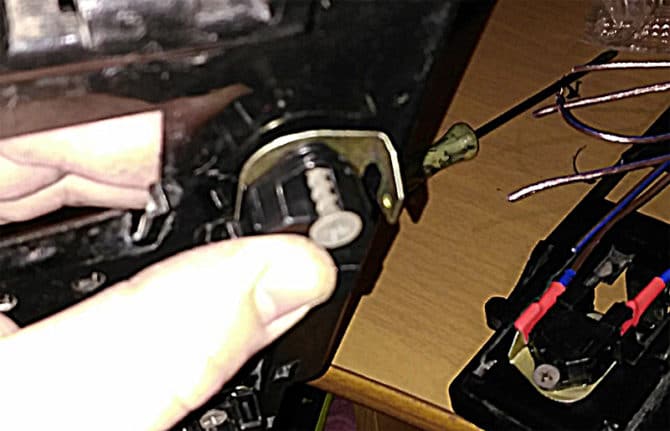 chambre avec deux vis autotaraudeuses