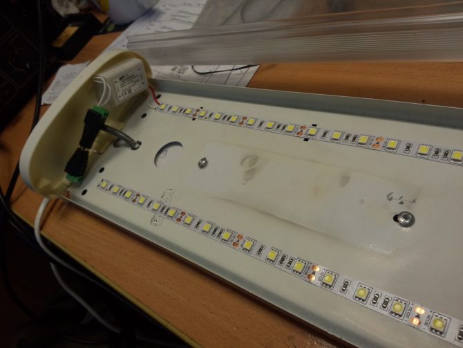 Comment diriger la lampe ou verser à partir de la bande LED