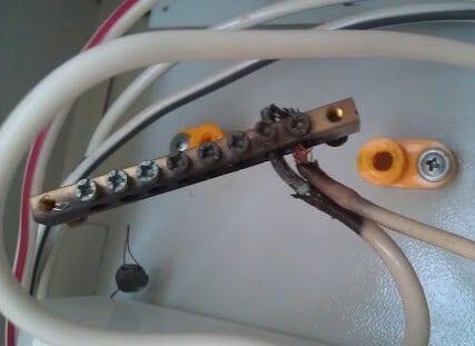 contact entre le miel et l'aluminium