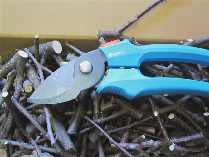 Comment diriger la lampe de table depuis la porte