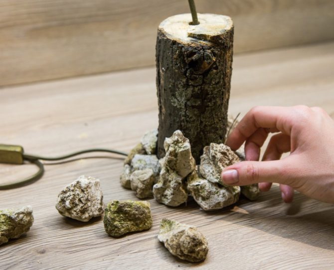 Comment diriger la lampe de table depuis la porte