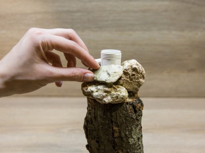 Comment diriger la lampe de table depuis la porte