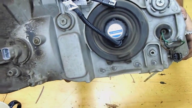 Instructions d'installation et de connexion au bi-xénon dans une voiture