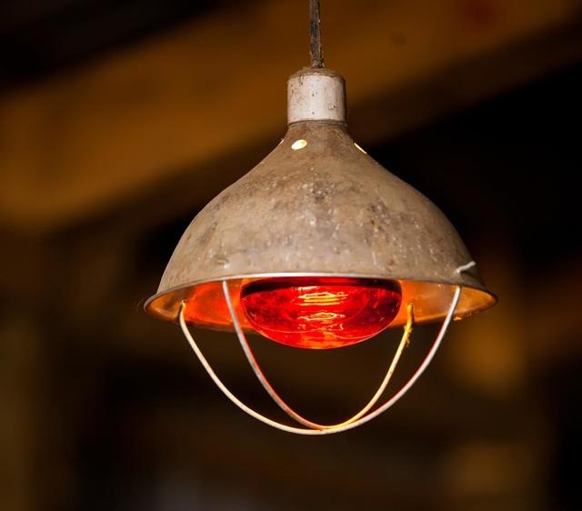 Comment pouvons-nous choisir une lampe d'un kokosharnik rouge et comment pouvons-nous l'utiliser