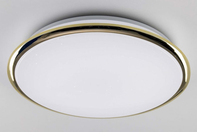 Dirigez-vous vers le câble sur le balcon