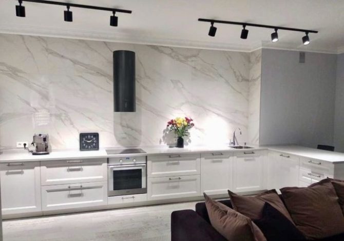 Eclairage de la cuisine avec une lampe