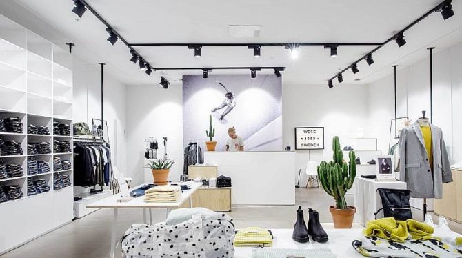 Décollage et installation sur un système magnétique pour l'éclairage sur un kolovoz