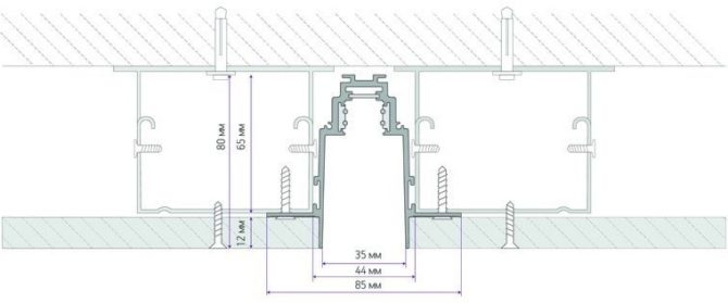 Décollage et installation sur un système magnétique pour l'éclairage sur un kolovoz